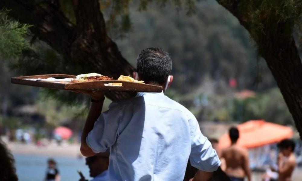 Χάος στην εστίαση: Μεγάλες αντιδράσεις των εργαζομένων-«Καταργείται το 5ήμερο, υποχρεωτικό το 6ήμερο»